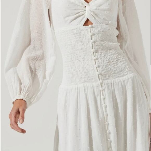 ASTR The Label Long Sleeve Twist Bust Smocked Bodice Dress in White, Size L - Picture 2 of 8